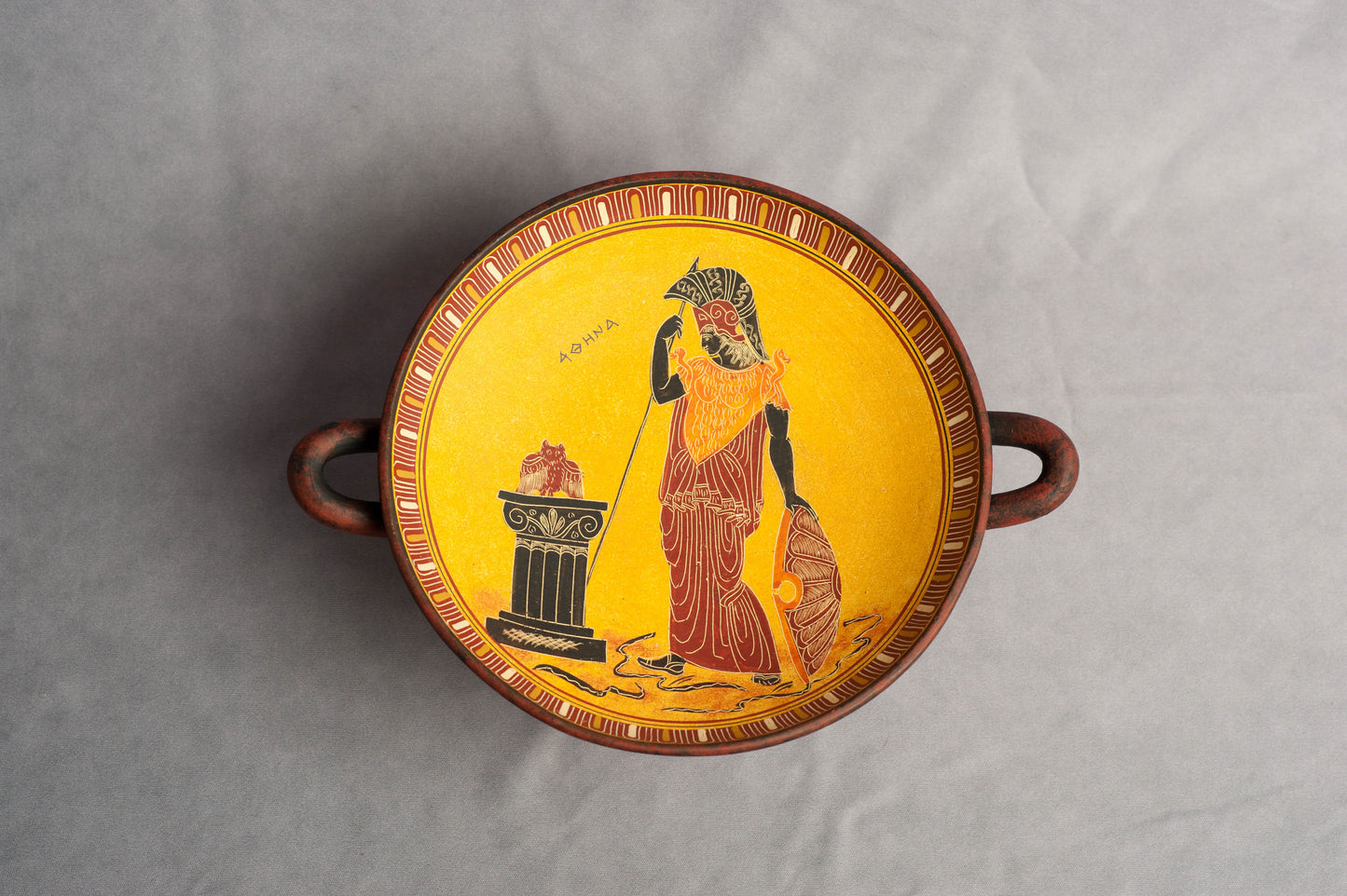 Kylix Ática — Atena com Coruja · Cerâmica Pintada à Mão
